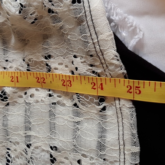 Edista top. Short Sleeve Black & White Top, Lace Front, Round Ne… - Picture 10 of 13